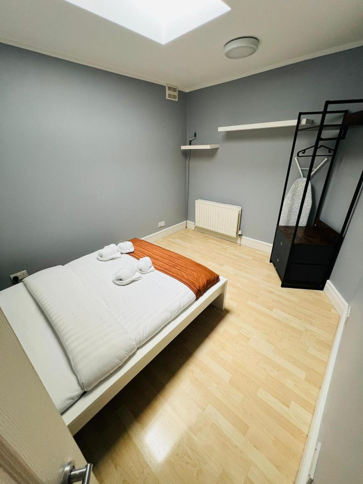 Westciti Caroco Aparthotel Кройдон Экстерьер фото